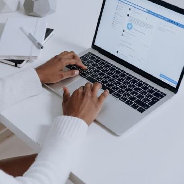 Best AI Customer Service Software (2025 Comparison Guide)